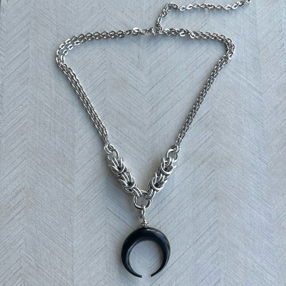Handmade maille necklace up side down black horns crescent moon lunula boho goth - Picture 12 of 13